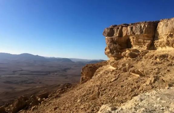 Изображение к Путешествие в сердце Негева: Махтеш Рамон и верблюды